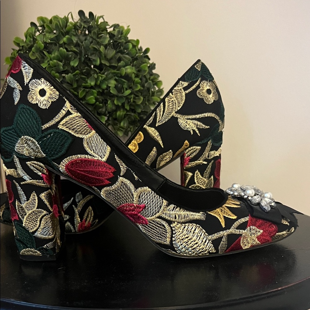 Sole Society Black Floral Embroidered Heels